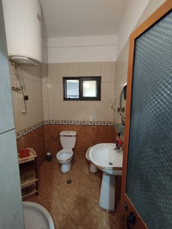 The first floor of a private house near Marin Barleti in Selita is available.