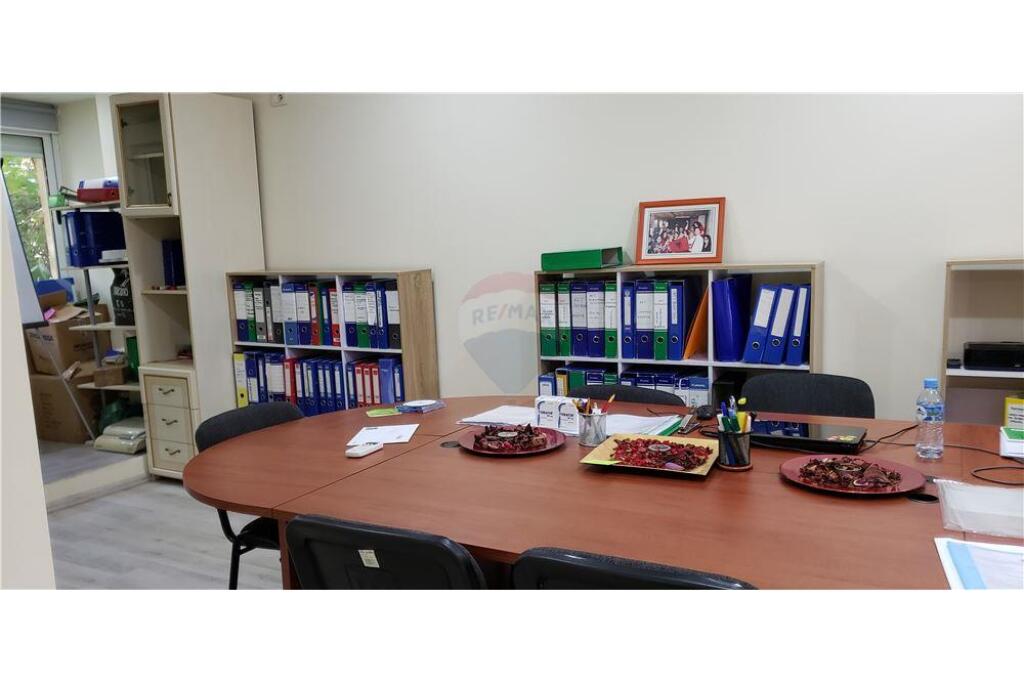 Office space for sale 107.1 m2 Boulevard Zogu 1!