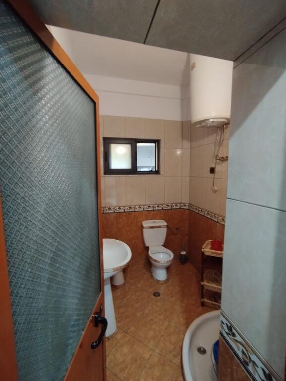 A 1+1 apartment is available for rent near Marin Barleti in Selita.
