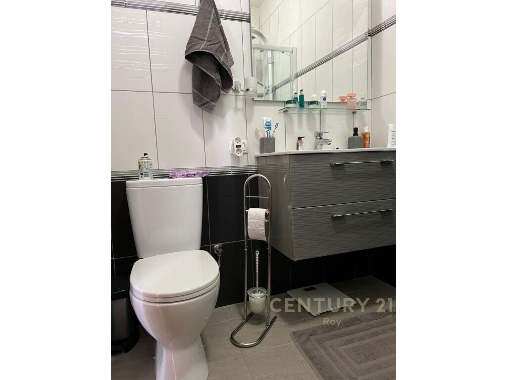 We are selling a 2+1 apartment at Mali i Robit.