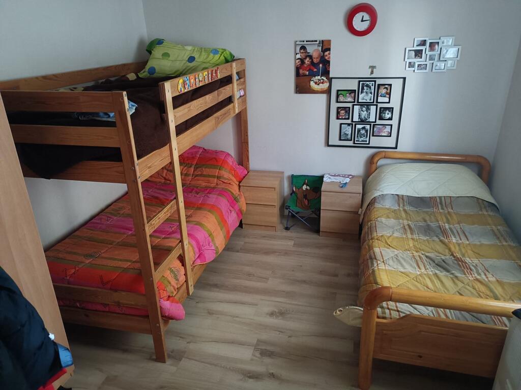 2+1, furnished, on Kavaja Street, price 500 euros.