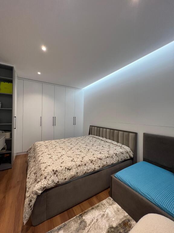 Tirana, 1+1 apartment with balcony for rent, 6th floor, 74 m², 750 € (Former Aviation Field)