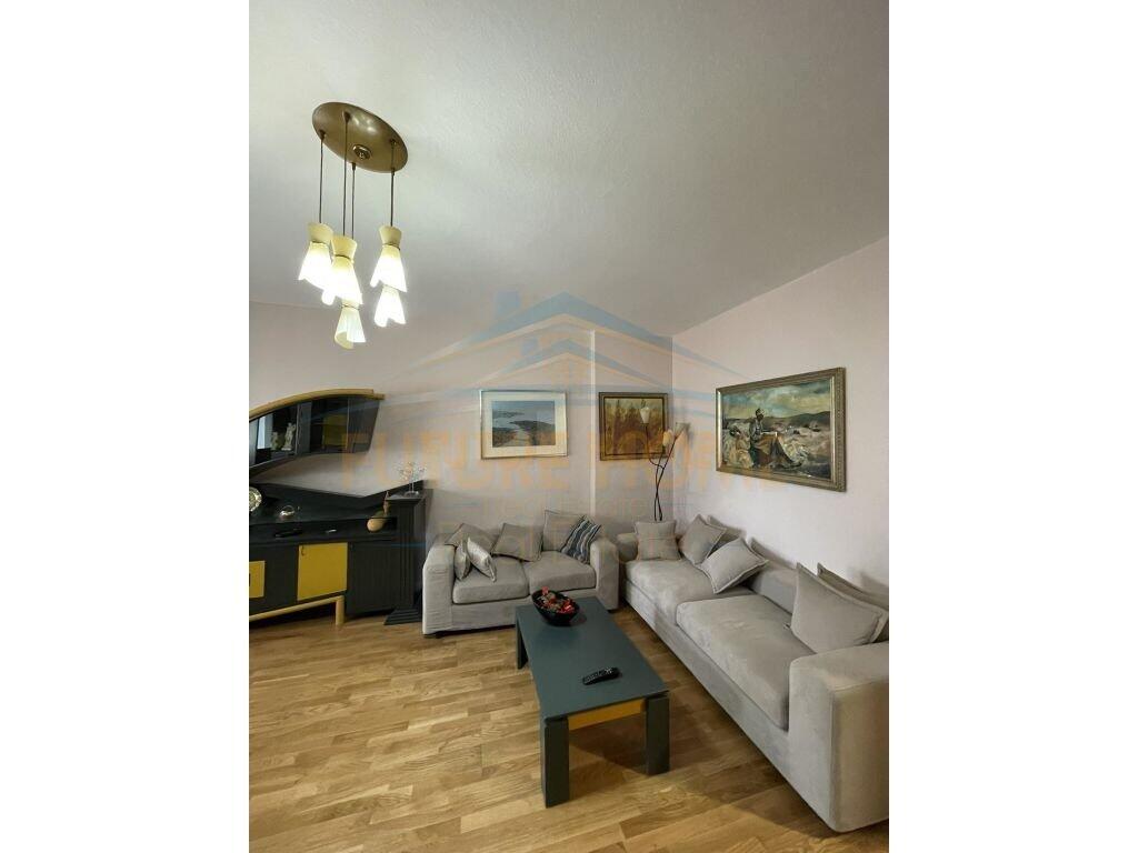 Shitet Apartament 3+1+2, Shallvaret