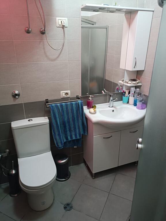 2+1, furnished, on Kavaja Street, price 500 euros.