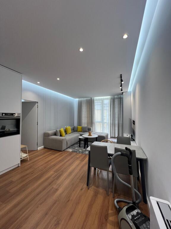 Tirana, 1+1 apartment with balcony for rent, 6th floor, 74 m², 750 € (Former Aviation Field)
