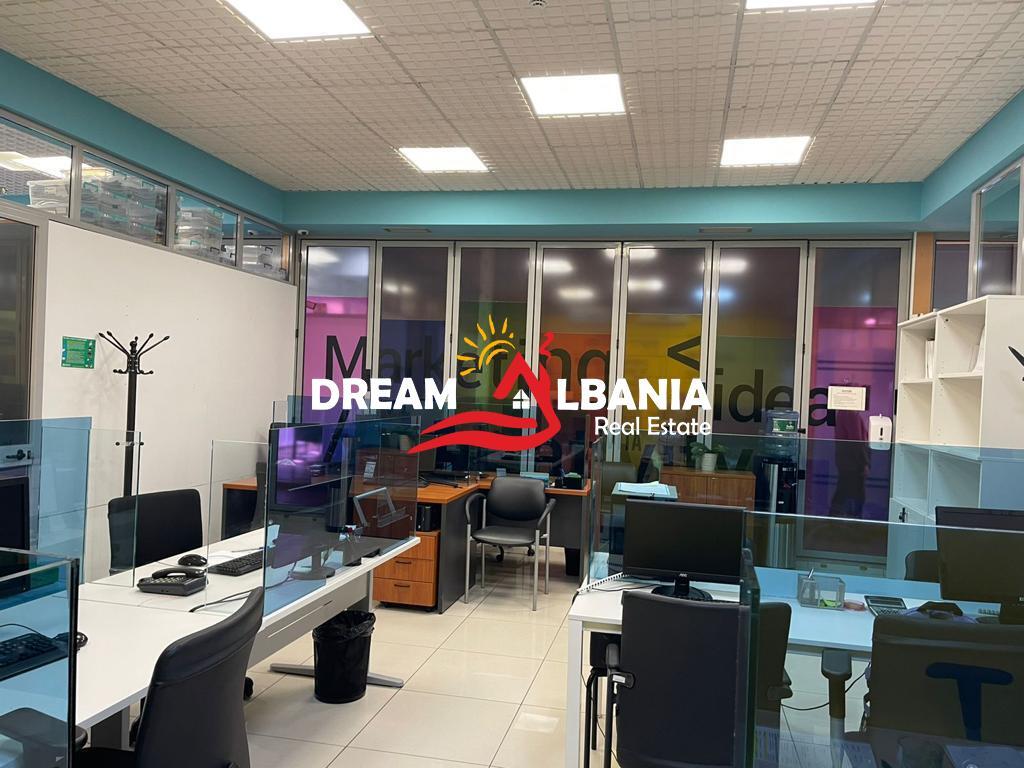 Business space for rent in the Block area, near the Faculty of Law in Tirana (ID 4271844)