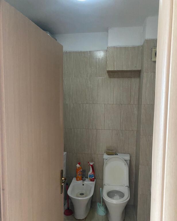 Affittasi appartamento 2+1+2, Ali Dem via Idriz Dollaku 500 mila lekë.