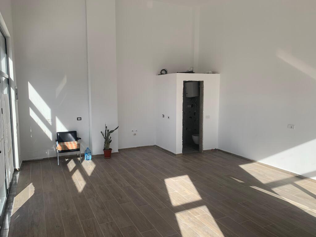 Qera, Ambient Biznesi,Prane Don Bosko , 1000 Euro/Muaj. 