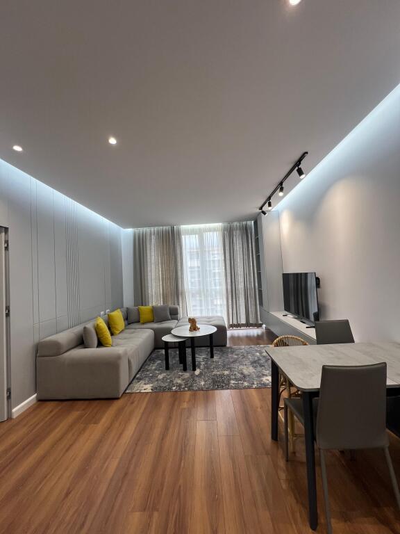Tirana, 1+1 apartment with balcony for rent, 6th floor, 74 m², 750 € (Former Aviation Field)