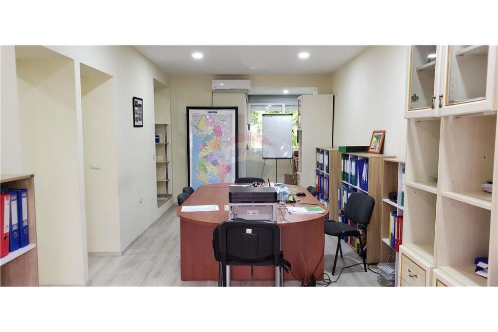 Office space for sale 107.1 m2 Boulevard Zogu 1!