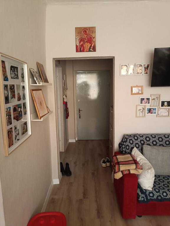 2+1, furnished, on Kavaja Street, price 500 euros.