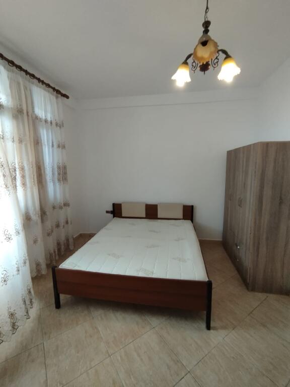 A 1+1 apartment is available for rent near Marin Barleti in Selita.