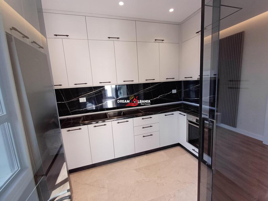 Apartments for rent 3+1 +2 bathrooms +2 balconies in Porcelan, at the Erli Residence in Tirana (ID 4231429)