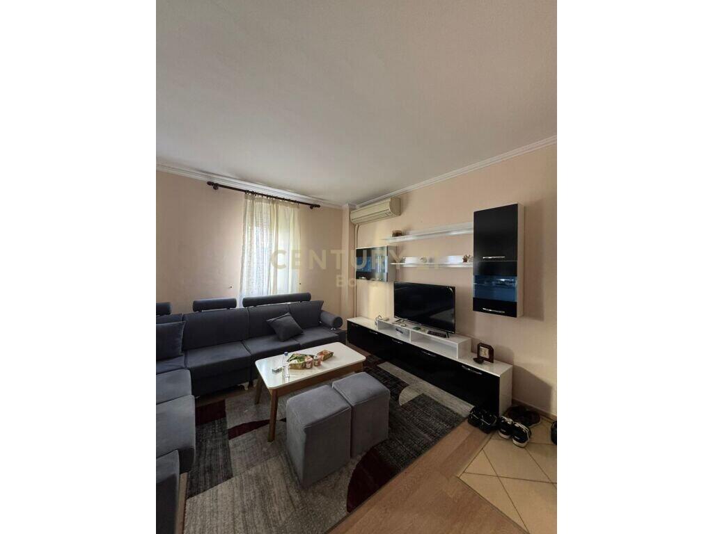 2+1 apartment for sale at Lake Thate near the restaurant "Kapiten Mir Zoti"