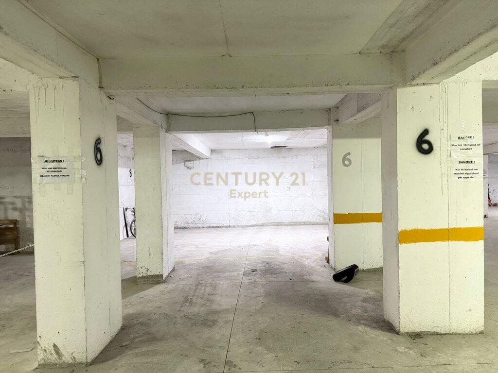Parking space for sale on Barrikadave Street!