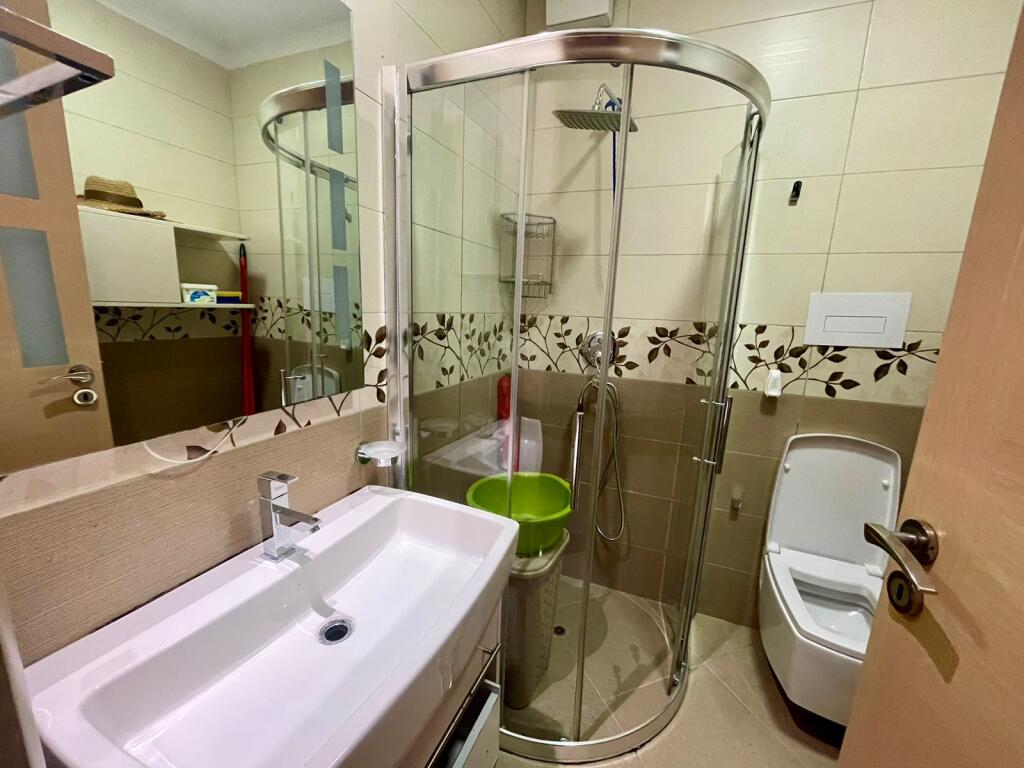 Apartament 3+1 me post parkimi me qira tek Bulevardi i Ri