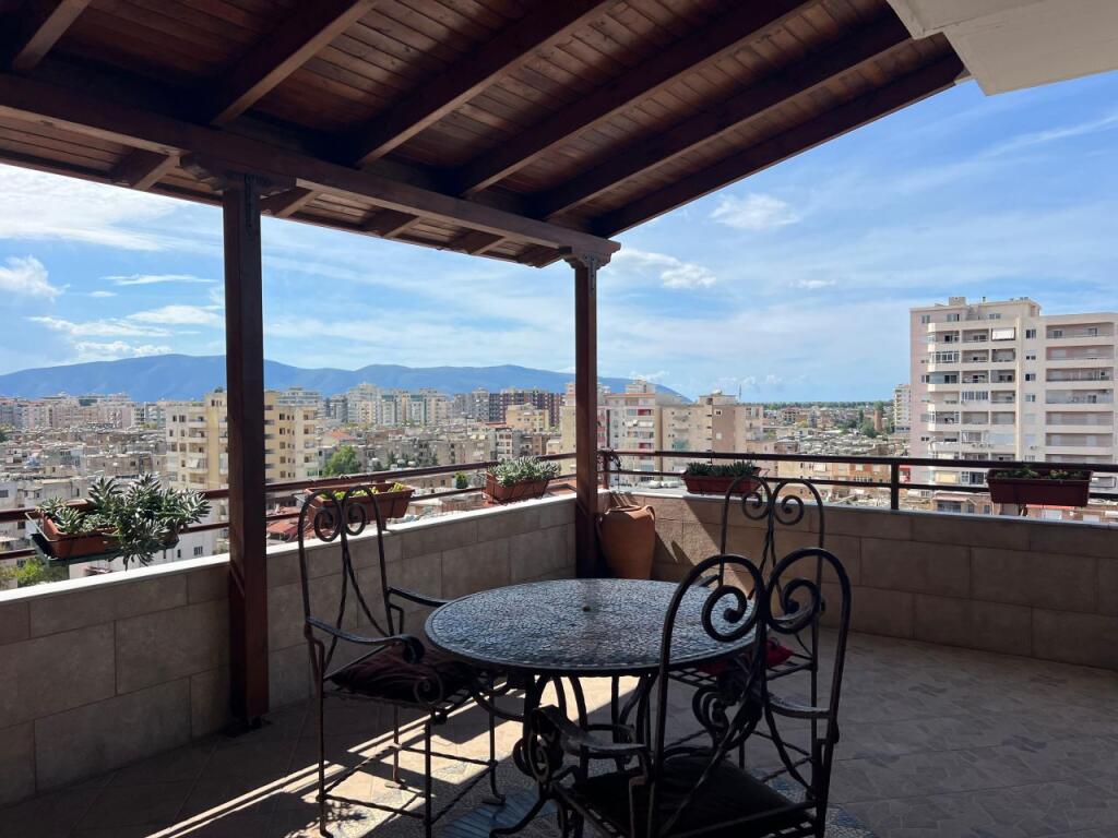 Penthouse ne shitje ne qender te Vlores
