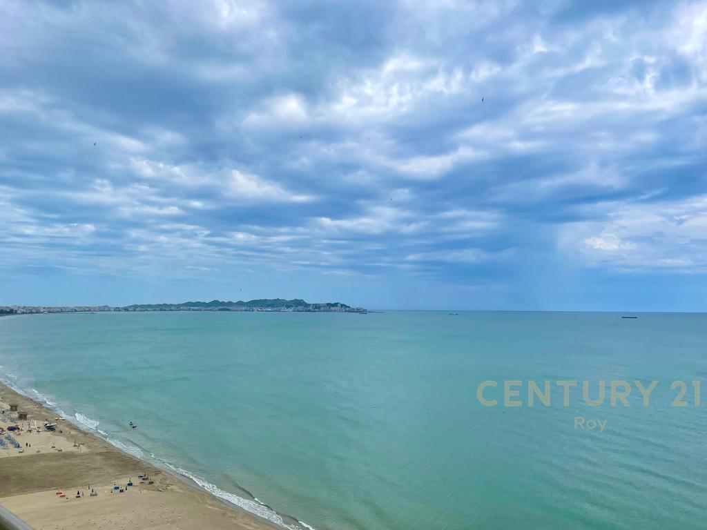 For sale: Super apartment with a sea view at Shkembi i Kavajes!