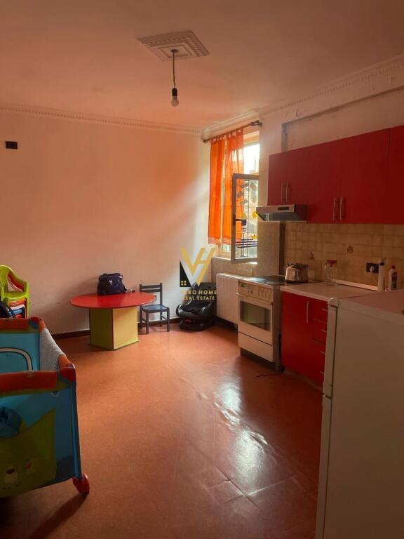 A FIVE-STOREY VILLA FOR RENT IN BRRYLI 2,500 EURO