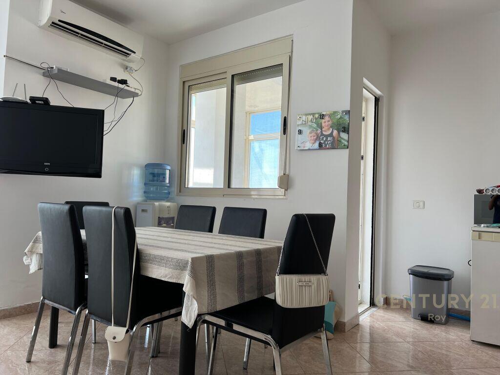 We are selling a 2+1 apartment at Mali i Robit.