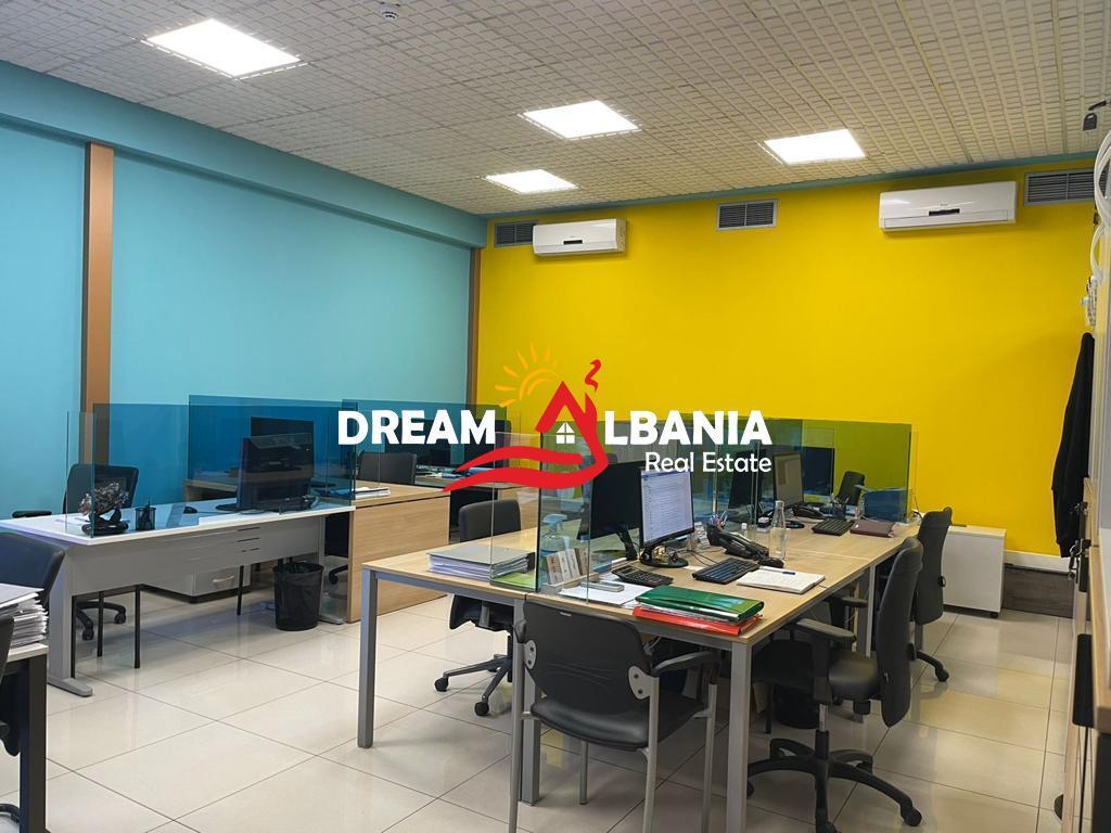 Business space for rent in the Block area, near the Faculty of Law in Tirana (ID 4271844)