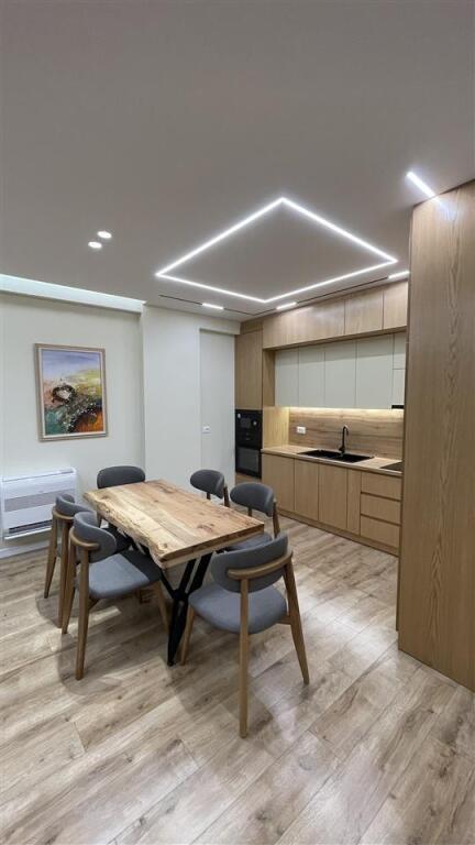 🏢At Liqeni i Thate, a 2+1+2 apartment with parking space is for rent, newly furnished, €1,800.