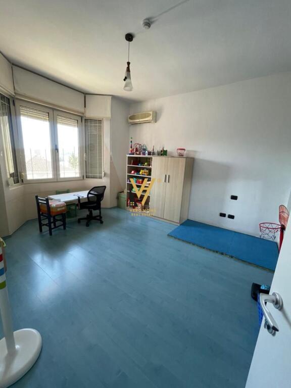JEPET VILE TRE KATESHE ME QERA TE RRETHRROTULLIMI NE SAUK 3.000 EURO