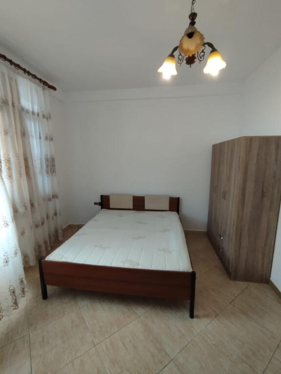 A 1+1 apartment is available for rent near Marin Barleti in Selita.