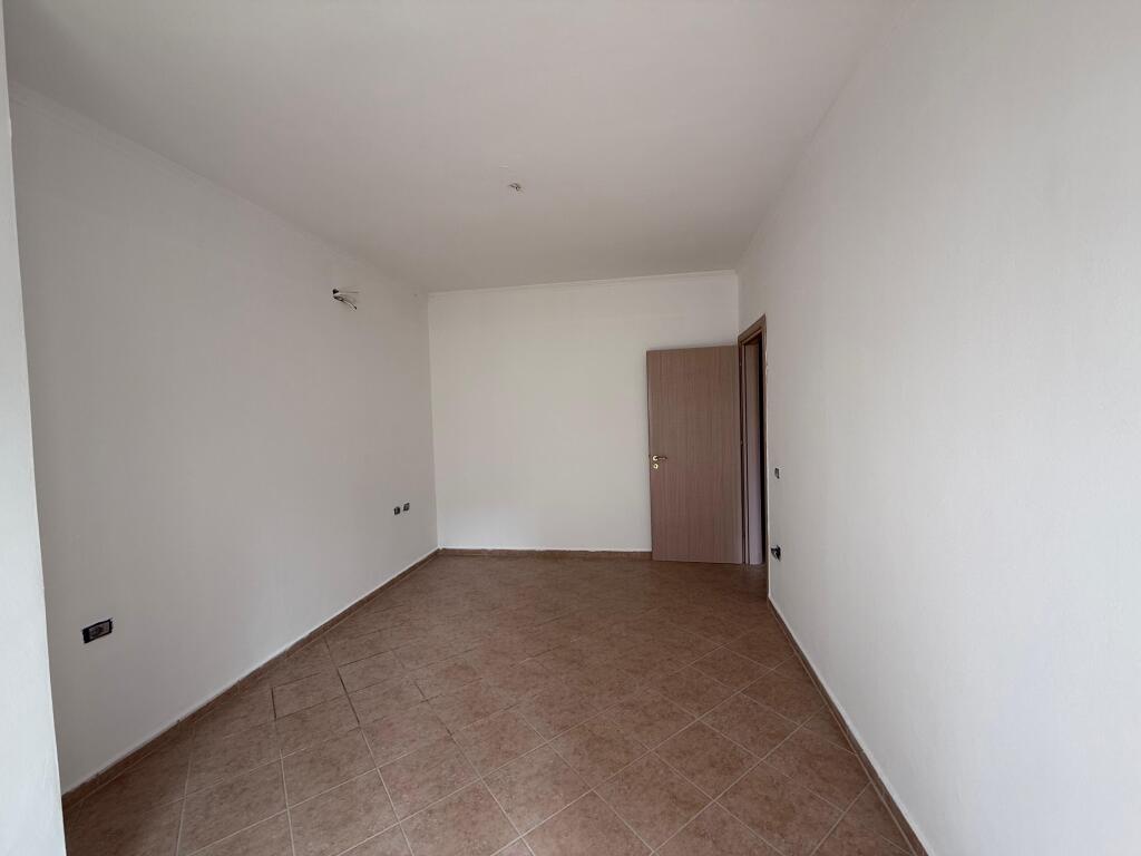 Apartment 2+1+2 for sale at the Tirana Lake!