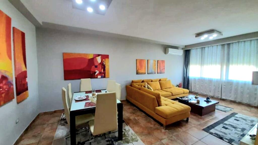 In vendita Appartamento 3+1+2 Rruga e Dibres 158.000 €