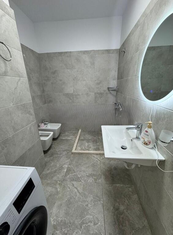 Jepet me qira apartament 1+1 ne kompleksin "Grand Gallery", Yzberisht. 550 €