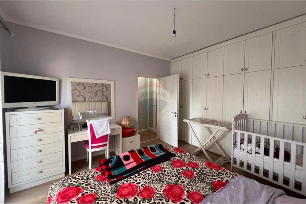 APARTAMENT 2+1 Rr. Kavajes, 2 POSTE PARKIMI