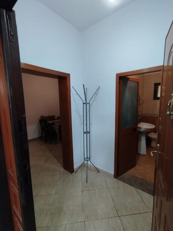 A 1+1 apartment is available for rent near Marin Barleti in Selita.