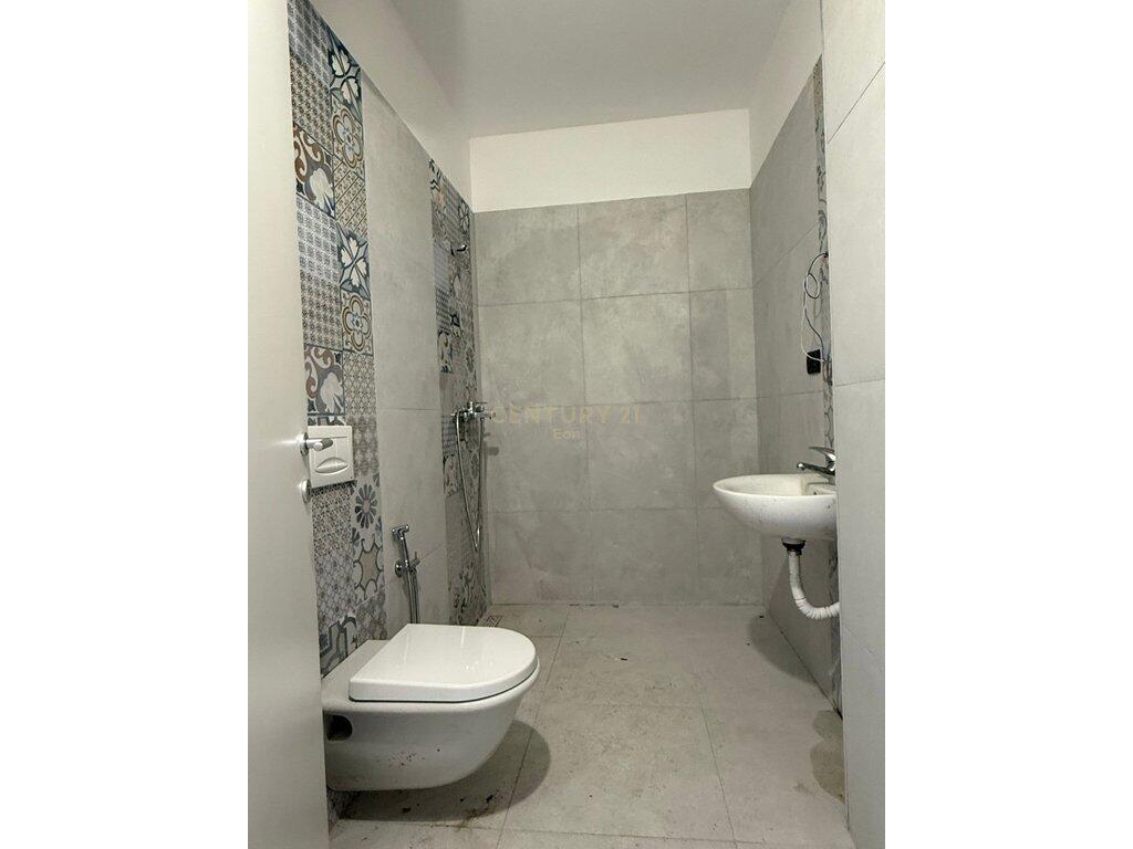 1+1 Apartment for Sale in Neighborhood No. 12, Near the Sports Palace, Durrës - 63.4 m²