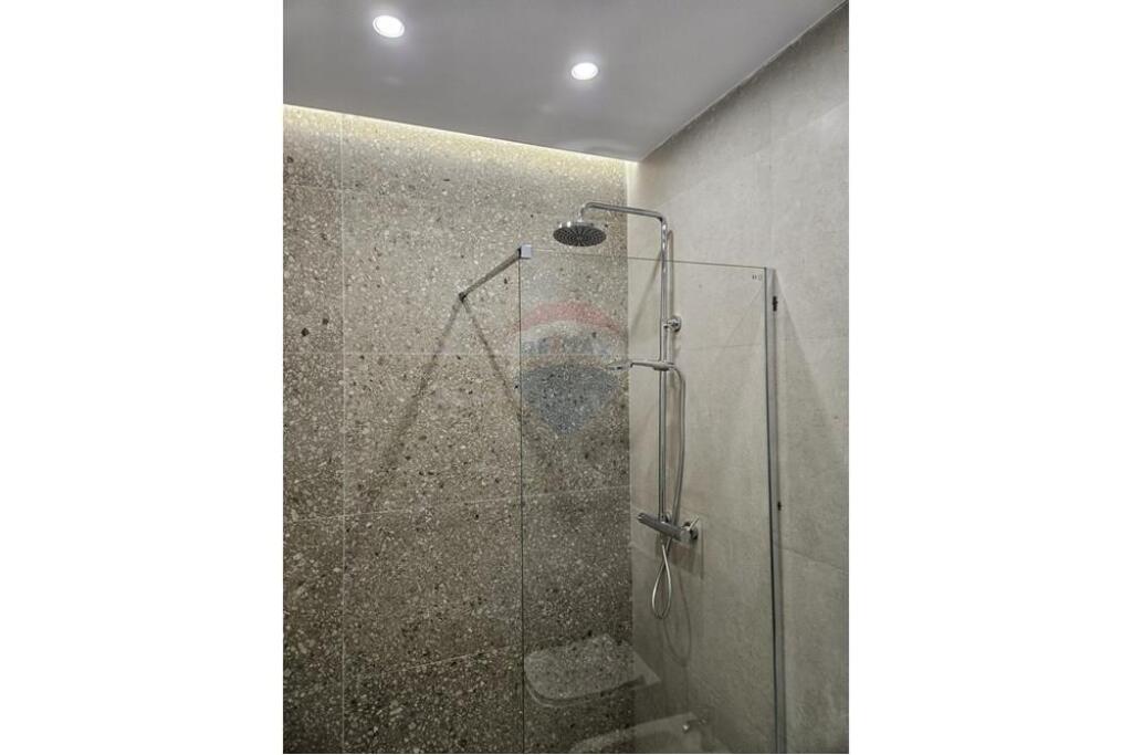 🏢 **Fantastic Studio Apartment for Sale in Tirana!**