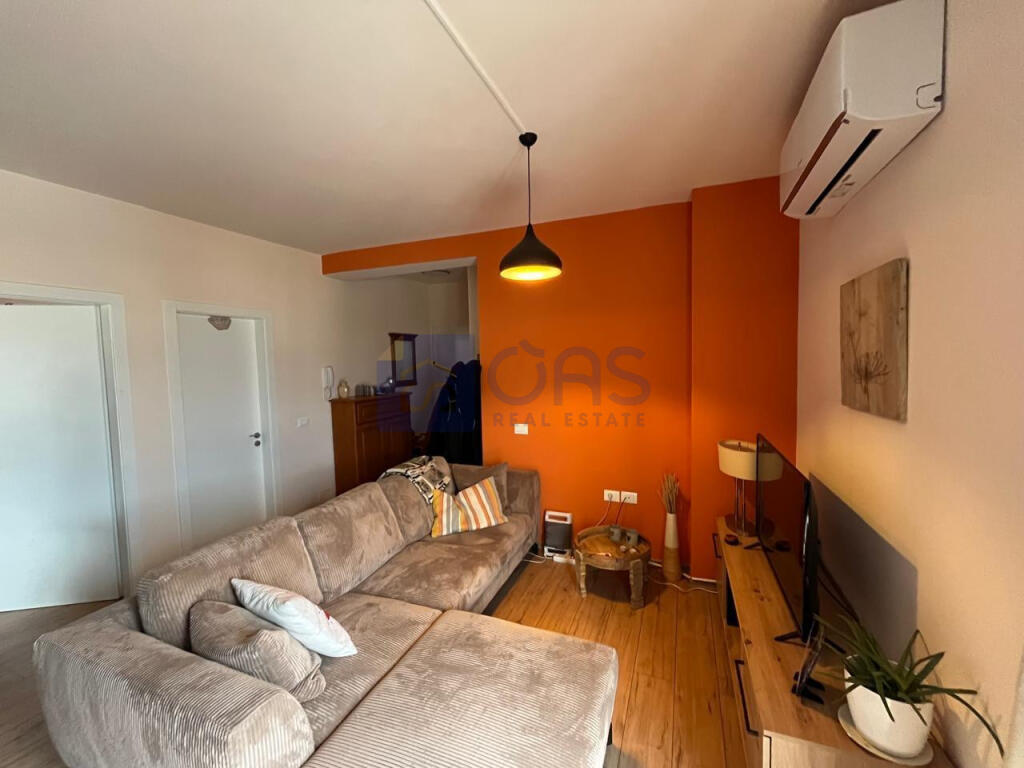 Vendesi appartamento 2+1 in via Dibra.