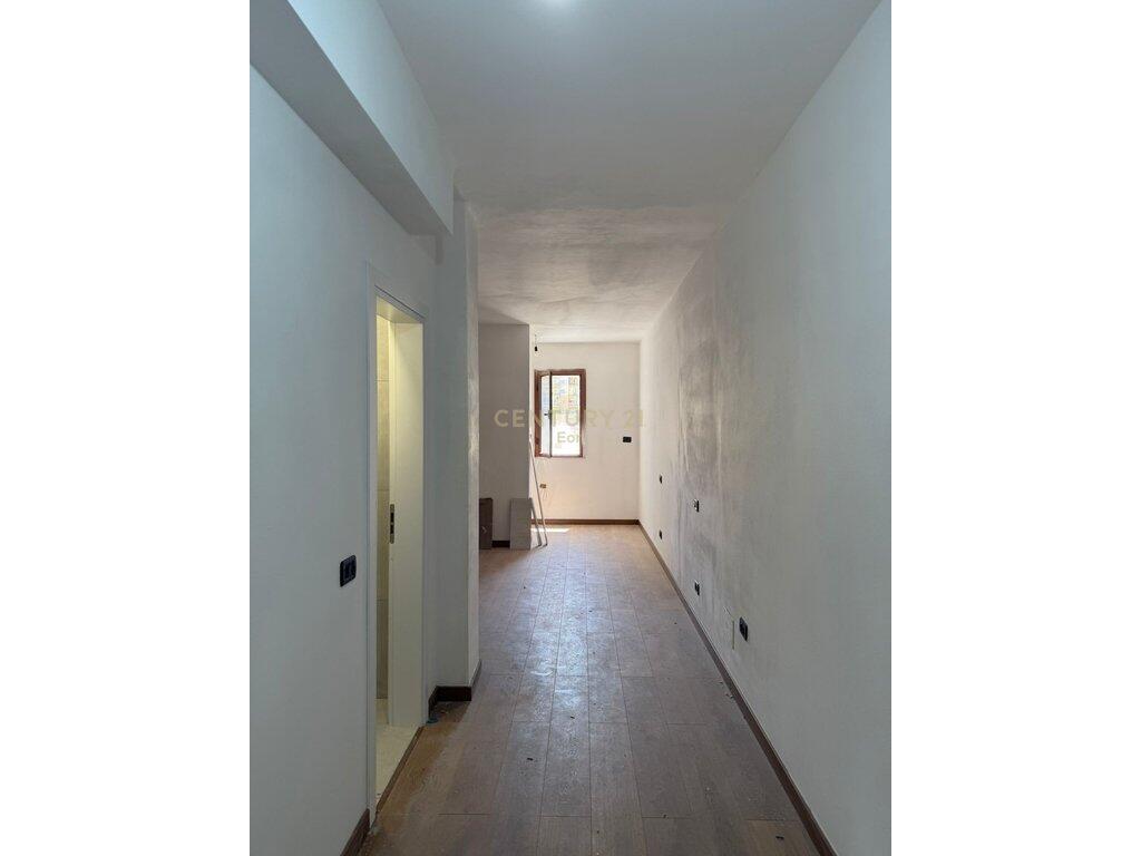 1+1 Apartment for Sale in Neighborhood No. 12, Near the Sports Palace, Durrës - 63.4 m²