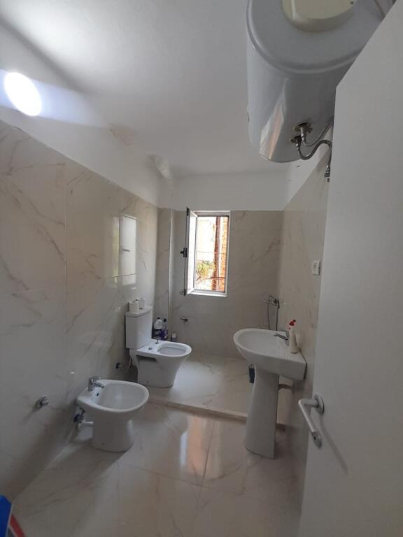 Apartament zyre për qira tek 21 dhjetori