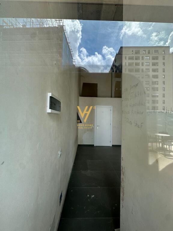 SHOP FOR RENT 20 M2 AT THE FORMER AVIATION FIELD 350 EURO