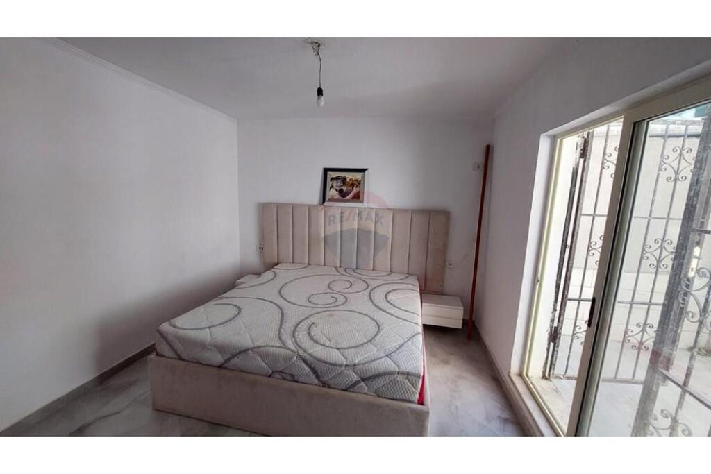  JEPET APARTAMENT 1+1 PER QIRA NE RRUGEN E DIBRES