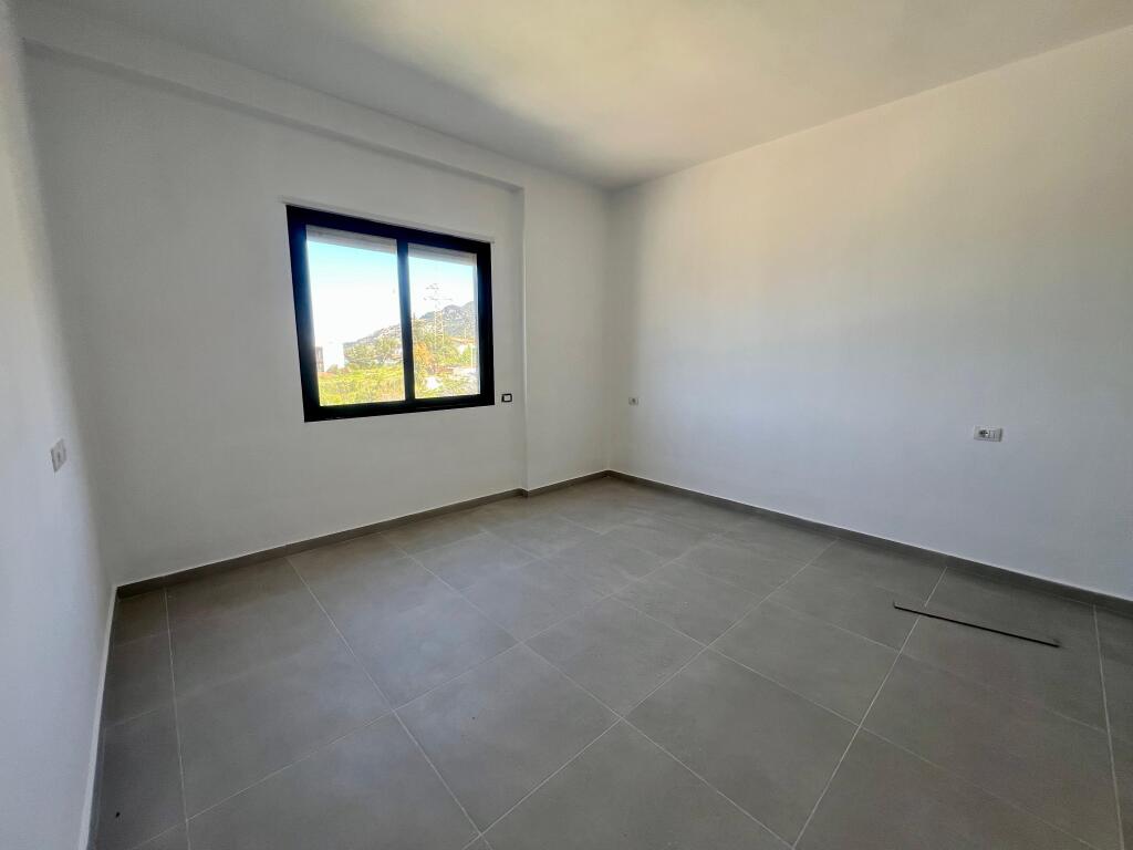 Apartment for sale in Radhimë