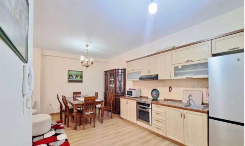 APARTAMENT ME QIRA – QENDRA CONDOR, RRUGA E KAVAJËS