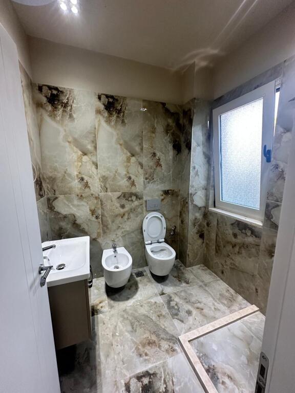For sale apartment 2+1+2 Gjiri Lalzit (Lura)