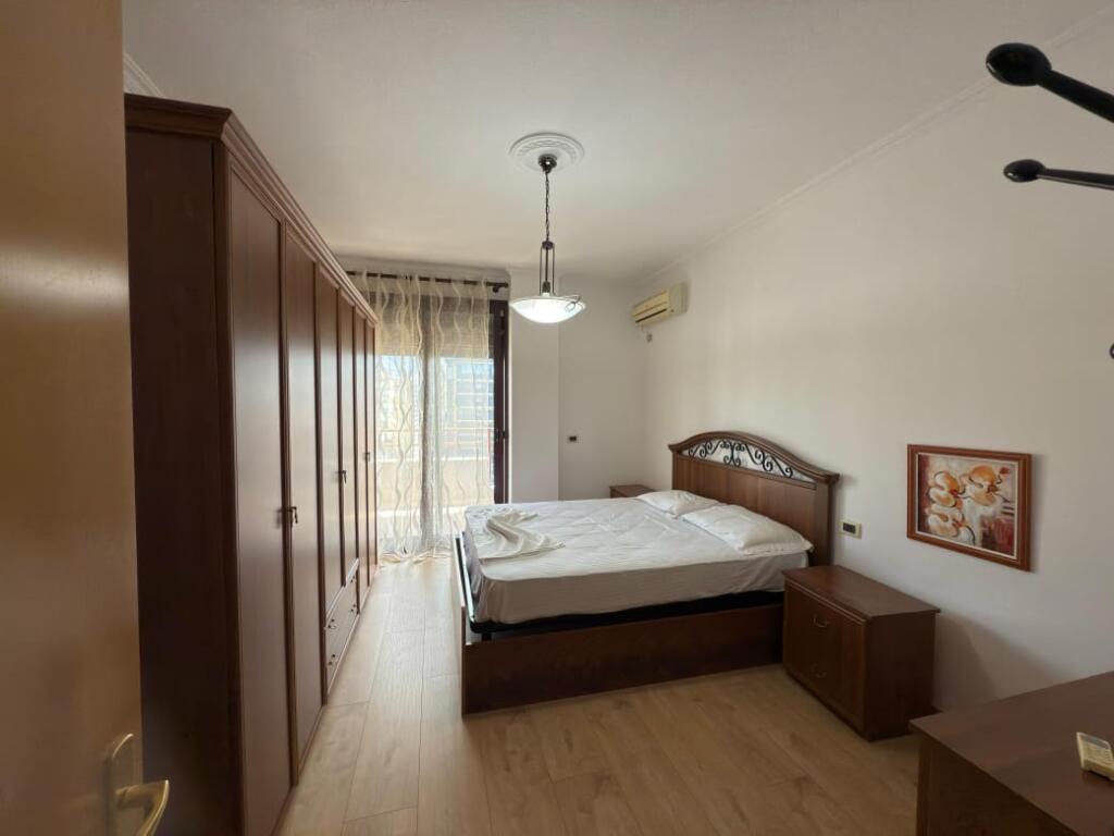 A 2+1+2 apartment is for rent in Bllok.