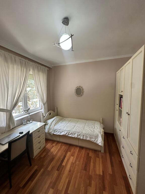 Apartament 2+1 me qira tek Liqeni i thate