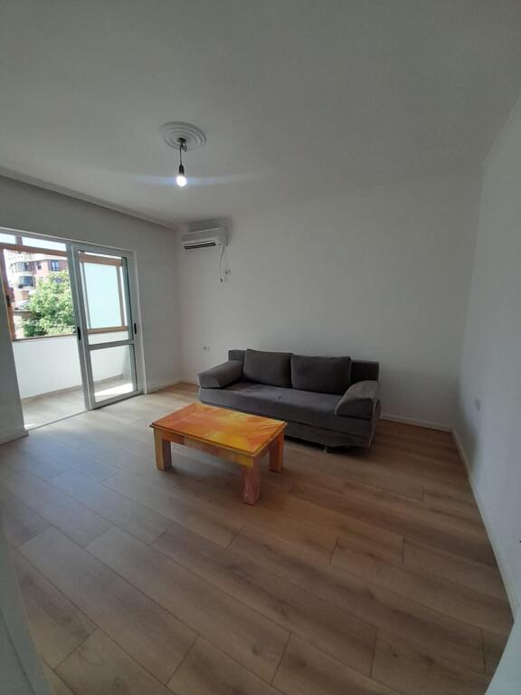 Apartament zyre për qira tek 21 dhjetori
