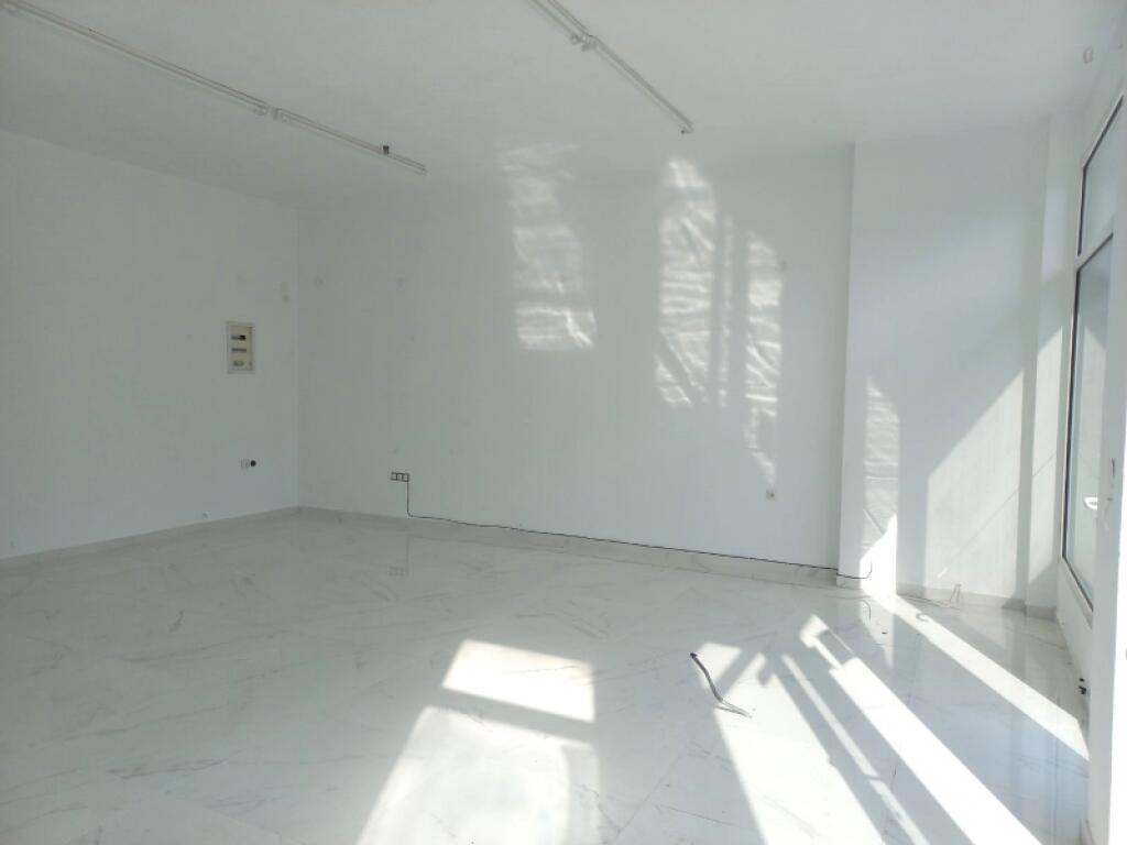 Dyqan me qera tek Rruga Bardhyl (ID BD21710) Tirane.