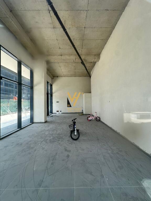 AFFITTASI NEGOZIO DI 65 M2 PRESSO L'EX CAMPO DELL'AVIAZIONE 100.000 LEK.
