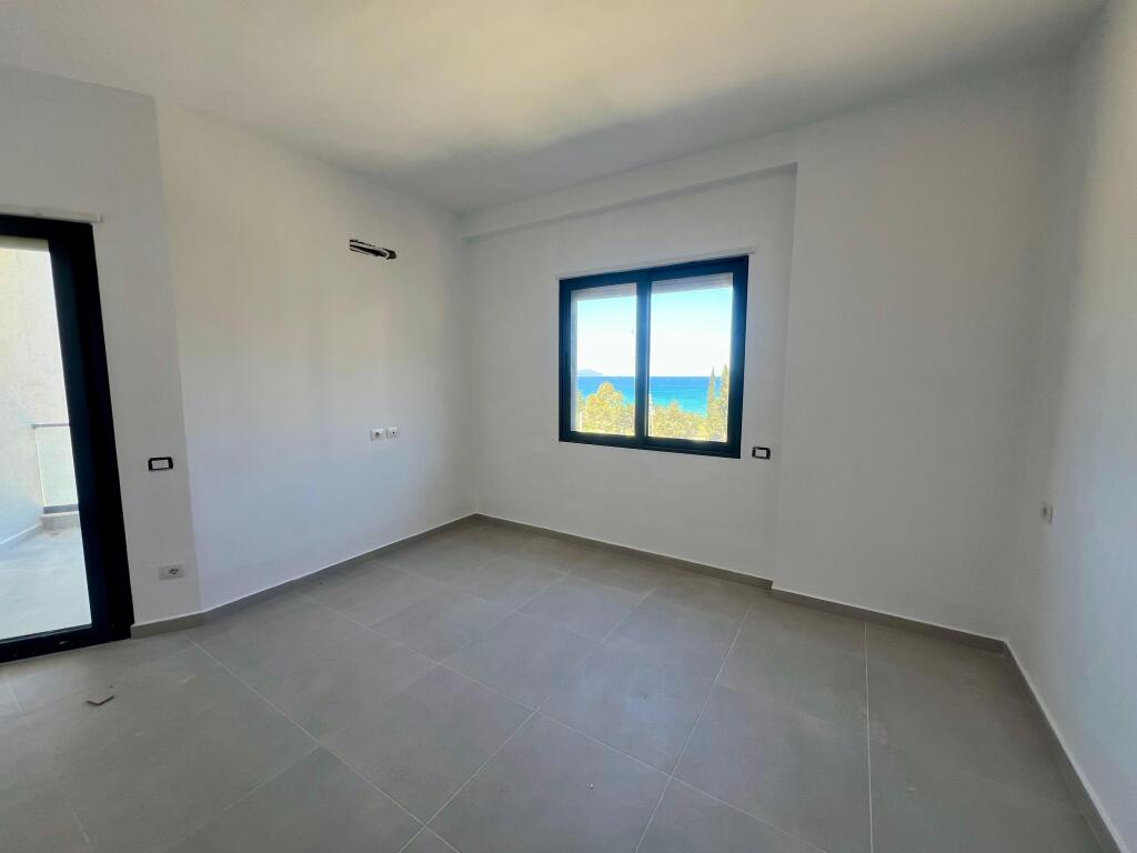 Apartment for sale in Radhimë