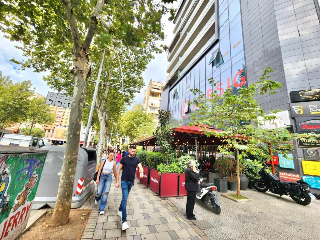 In Affitto: Spazio Commerciale Multifunzionale – Turdiu Center, Nel Cuore di Tirana